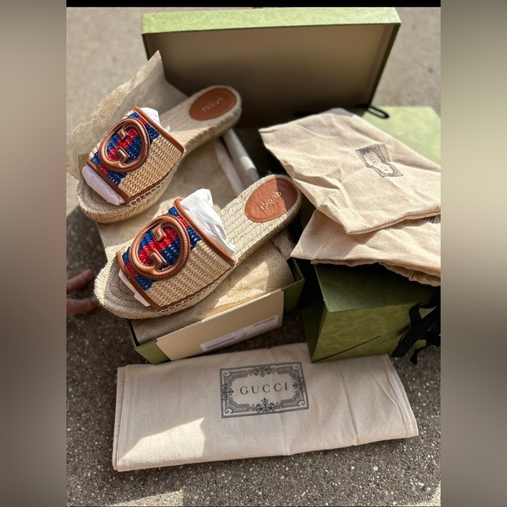 GUCCI ~ Like New! 2023 SE Women's Interlocking G espadrille, size 37, 7US.